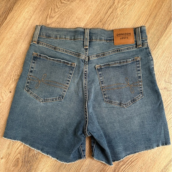 Levi’s Jean denim shorts - Picture 2 of 4